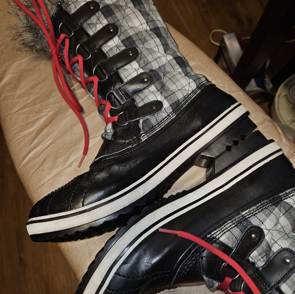 Sorel Joan Of Artic NL1797-010 Black & White Plaid Faux Fur Size 11 - Picture 7 of 9